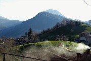 10 Vista sull'abitato del piccolo borgo antico di Alino